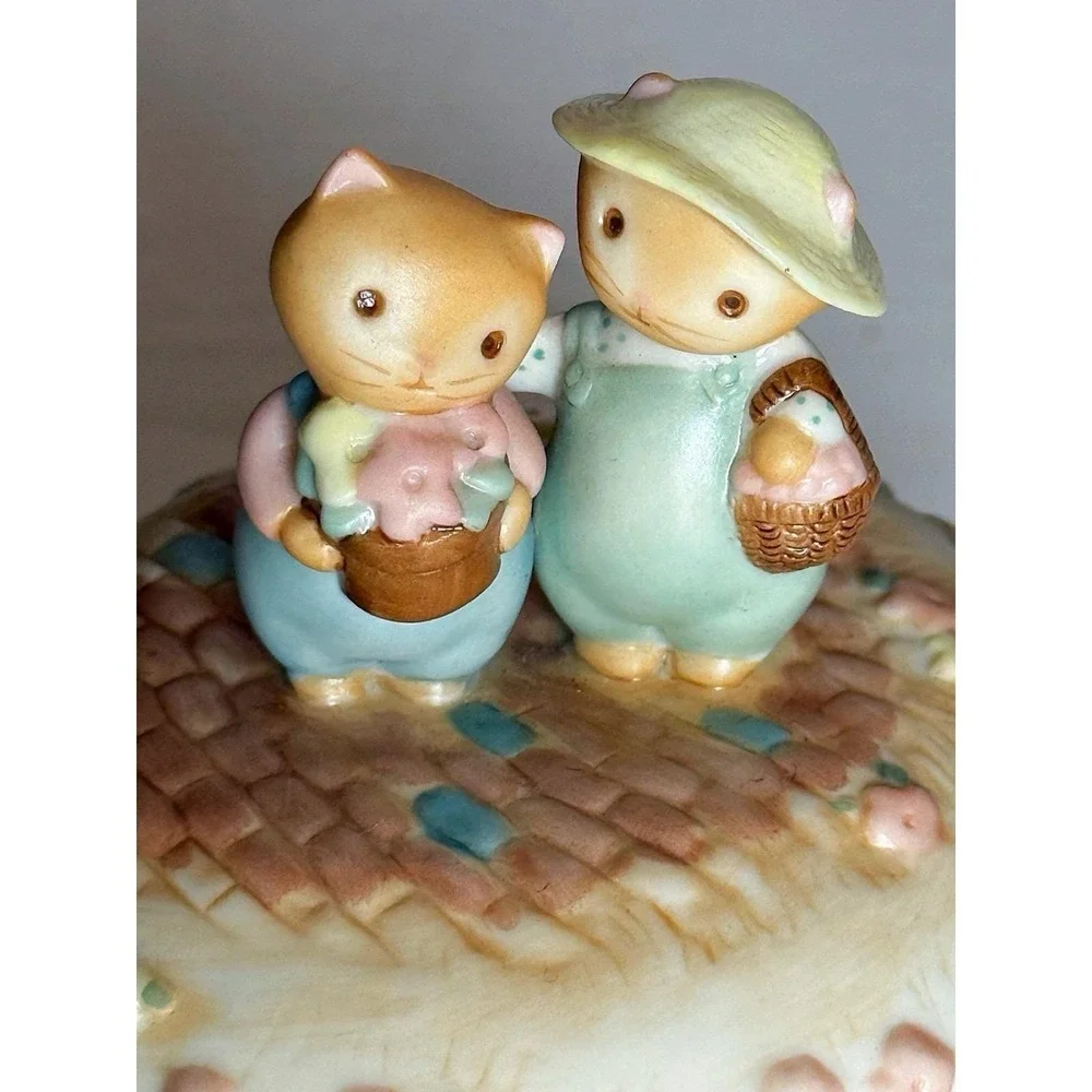 Vintage Hallmark 1980's Crowning Touch Cat Couple Porcelain Music Box.